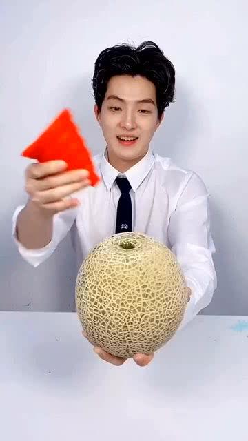 哥哥吃哈密瓜,甜蜜时光的温馨回忆