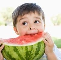 吃瓜的小孩头像照片,捕捉吃瓜小孩的纯真瞬间