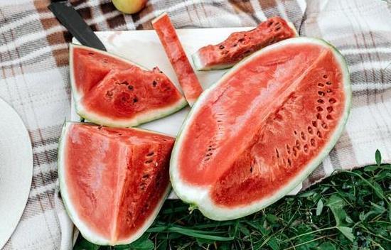 打工可以吃瓜吗,揭秘打工族的休闲生活