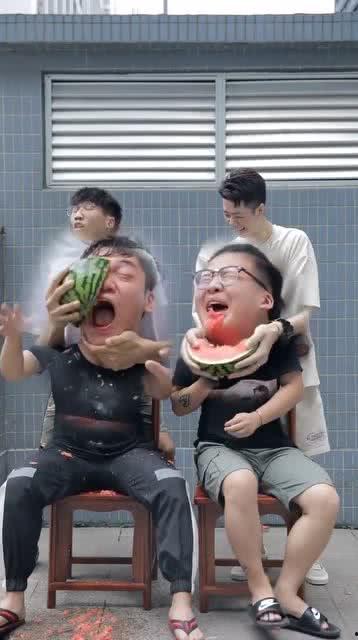 小伙子吃瓜,小伙子意外吃瓜引发的趣事