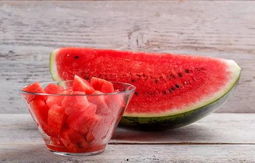 小侯吃瓜,揭秘娱乐圈那些不为人知的幕后故事