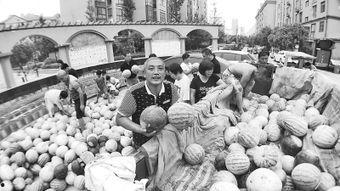 热心群众吃瓜图片