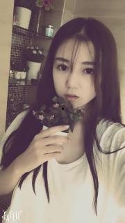 歪歪女主播吃瓜