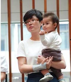 龙凤胎吃瓜,龙凤胎的甜蜜瓜界冒险