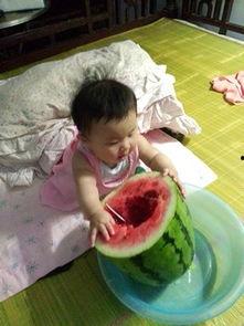 吃瓜吓哭婴儿的人,婴儿目睹“瓜界奇观”泪洒现场