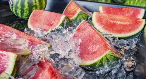 开锁小哥现场吃瓜