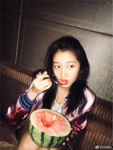 关晓彤吃瓜吃了自己的瓜,瓜田李下，自食其果