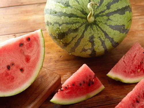 梦到几个人吃瓜,多人共享瓜果盛宴之谜